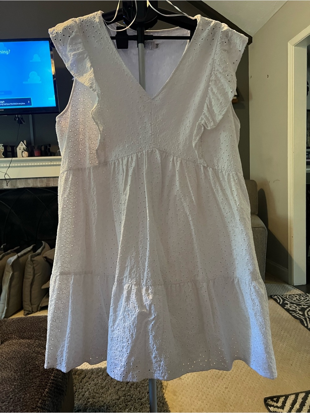 Time and Tru Women’s White Eyelet Ruffle V-Neck Dress, size XXXL (22)